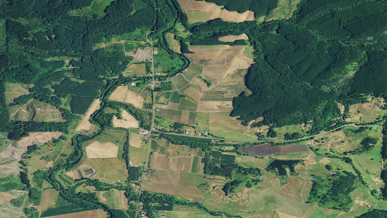 Aerial photo of Kings Valley, Benton County, Oregon, with its contour lines and streams drawn over it.
